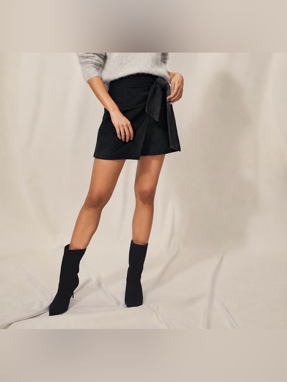 Aritzia Wilfred Dorine Wrap-Front Skirt - Size 4